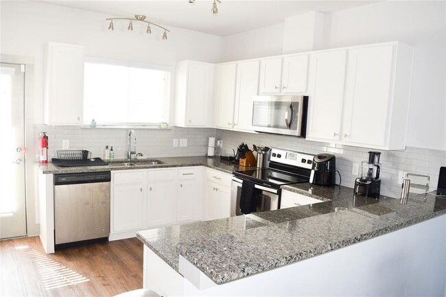 Building Photo - 12185 Chelsea Glen Pl
