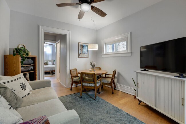 Foto del edificio - 1136 N Washington St