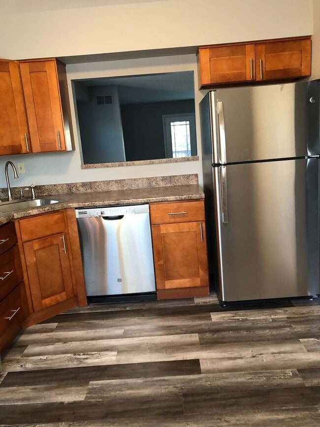 Photo - 2 bedrrom + basement Townhouse with Waterv...