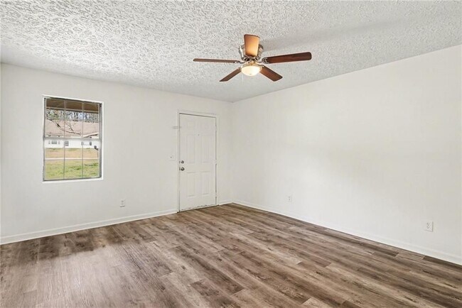 Foto del edificio - 165 Plum Orchard Rd