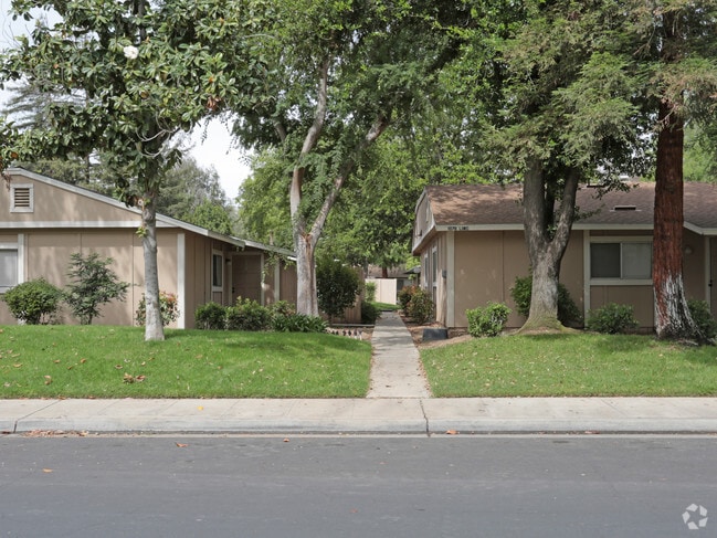Building Photo - Sierra Meadows