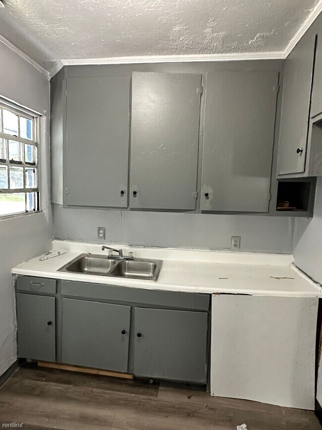 Building Photo - 3 br, 1 bath House - 7 Burgess Court