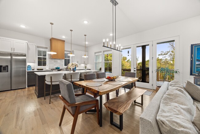 Building Photo - 550A Whispering Hills Dr