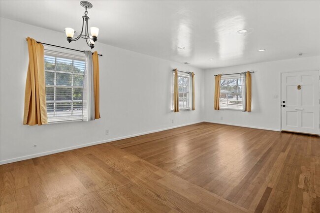Foto del edificio - 8214 Creighton Ave