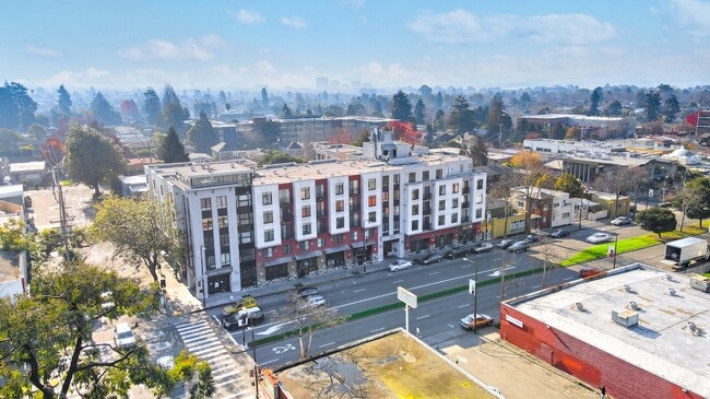 Building Photo - Acton Courtyard