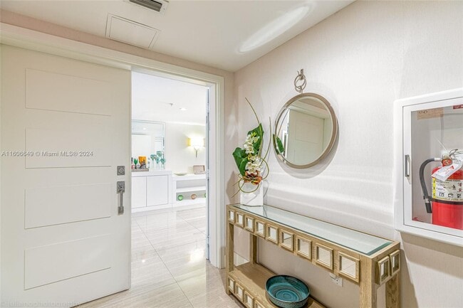 Foto del edificio - 9400 W Bay Harbor Dr