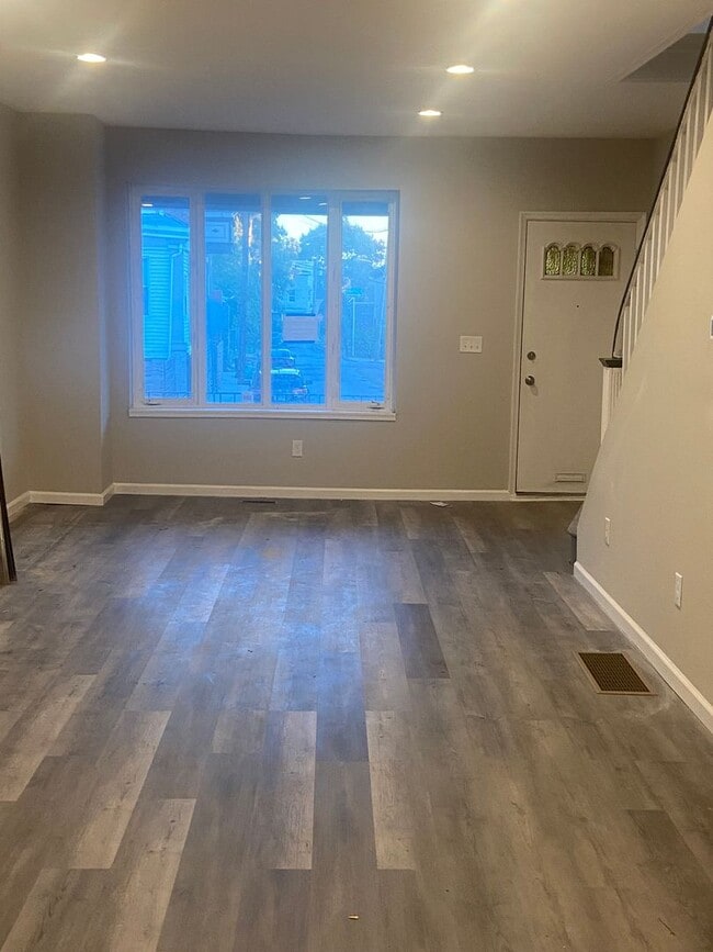 Building Photo - Remodeled Front Porch Row - Germantown