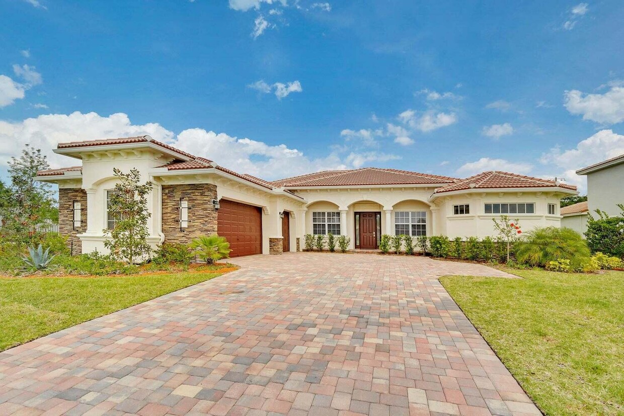 Primary Photo - 301 Rudder Cay Way