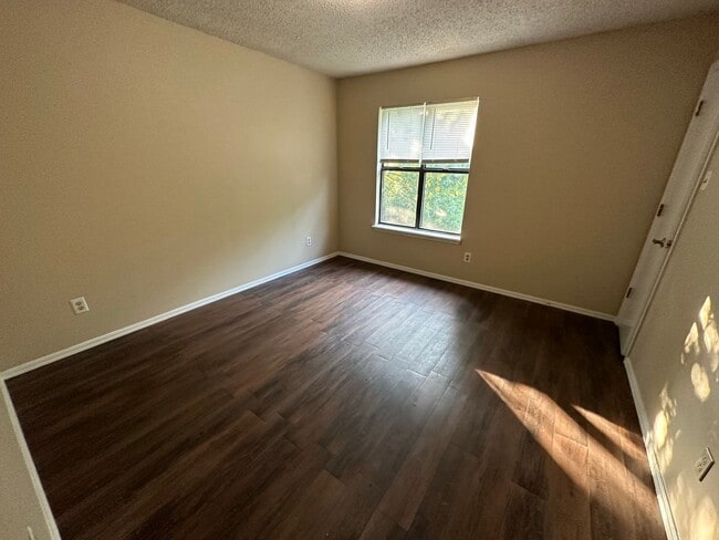 Foto del edificio - 8510 Harvard Dr