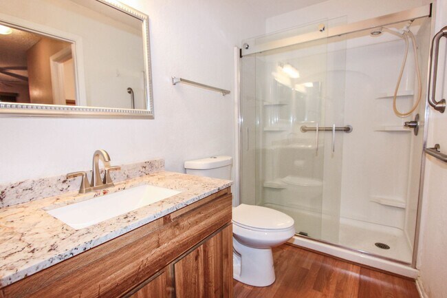 Foto del edificio - 2 Bedroom 2 Bath Condo in Montana Terrace
