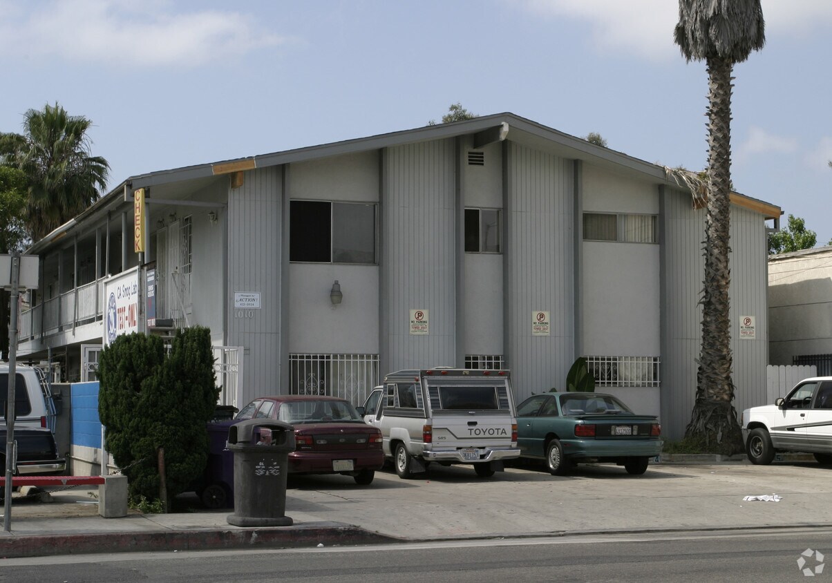 Building Photo - 1010 E 7th St