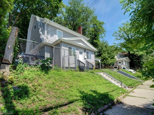 Building Photo - 31 Pine Grove Terrace