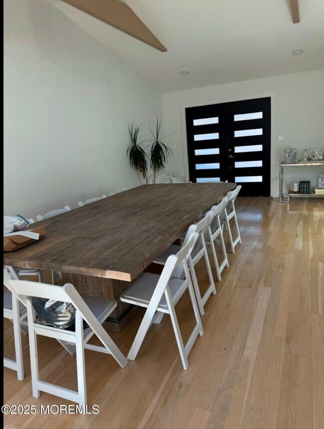 Foto del edificio - 70 Heath Ave