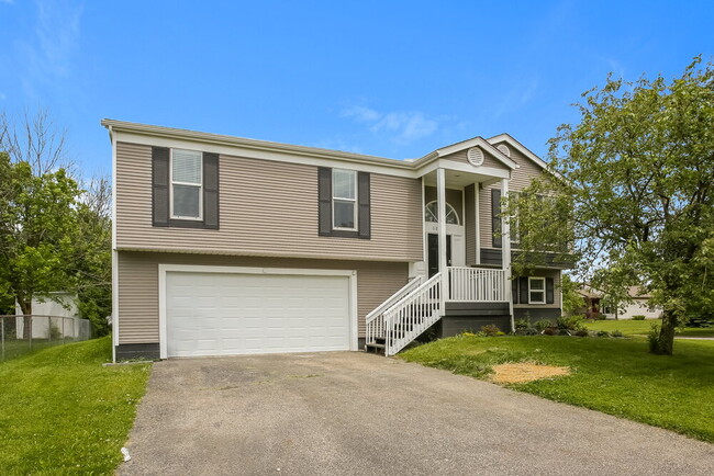 Building Photo - 6252 Tanbark Ct