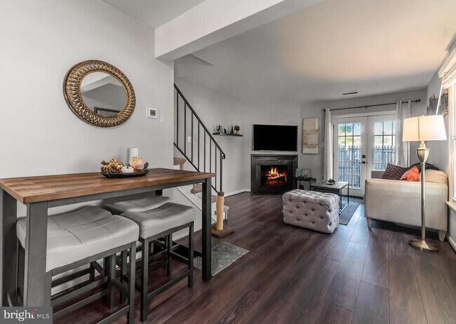 Building Photo - 13801 Sauterne Way