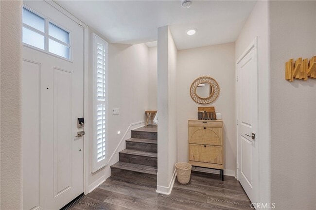 Building Photo - 6 Pony Ct