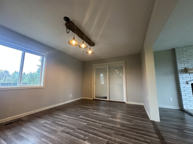 Foto del edificio - 24574 SW Ladd Hill Rd