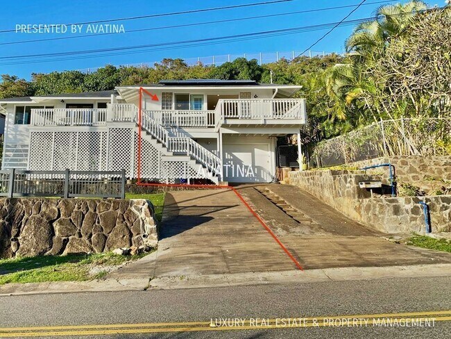 Building Photo - Video Tour! - Beautifully Renovated with V...