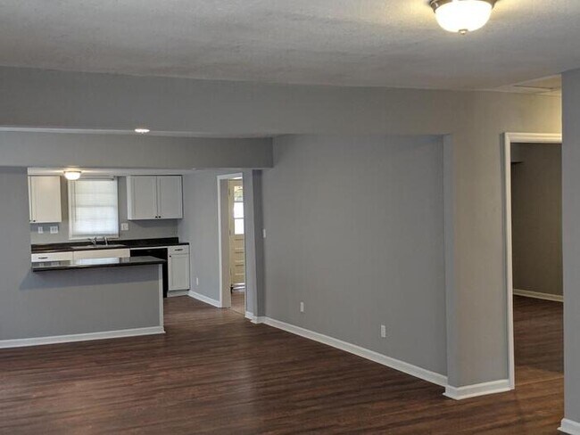 Foto del edificio - 1516 Oakwood Ave NE