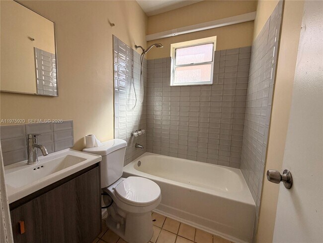 Foto del edificio - 1043 NW 2nd St