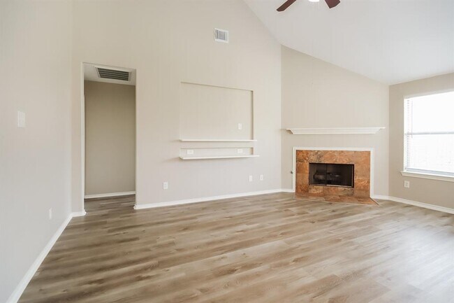 Building Photo - 4208 Summer Ln