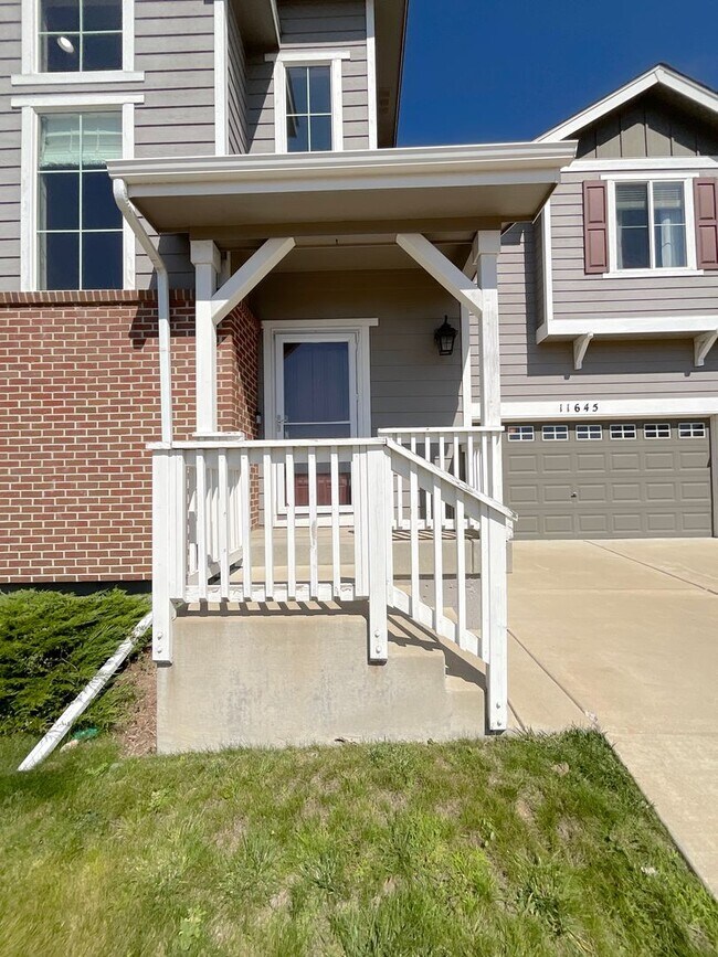 Foto del edificio - 4 Bedroom Home Available Near Voyager Pkwy...