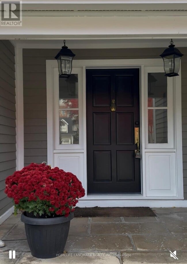 Building Photo - 15 Station Ln