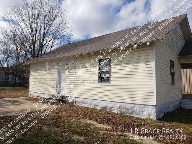 Building Photo - 706 W Sabine St