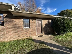 Building Photo - 1402 N Hartford Ave