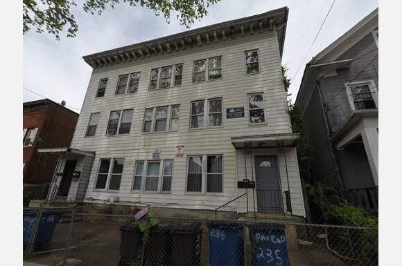 Foto del edificio - 235 Davenport Ave