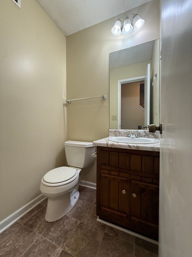Foto del edificio - 2/2.5 Townhome in the heart of downtown Douglasville