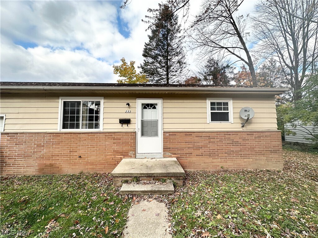 231233 Randel Ave, Akron, OH 44313 Apartment for Rent in Akron, OH
