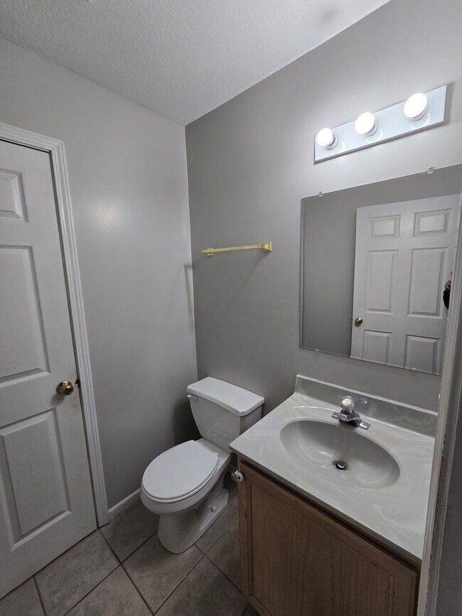 Foto del edificio - 106-108 Albany Dr.