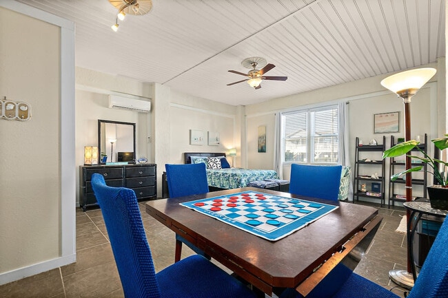 Building Photo - 42 Moody Dr