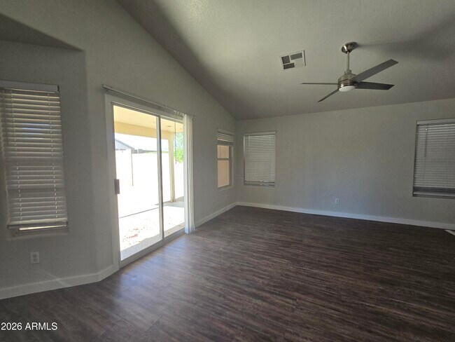 Foto del edificio - 4740 E Dry Creek Rd