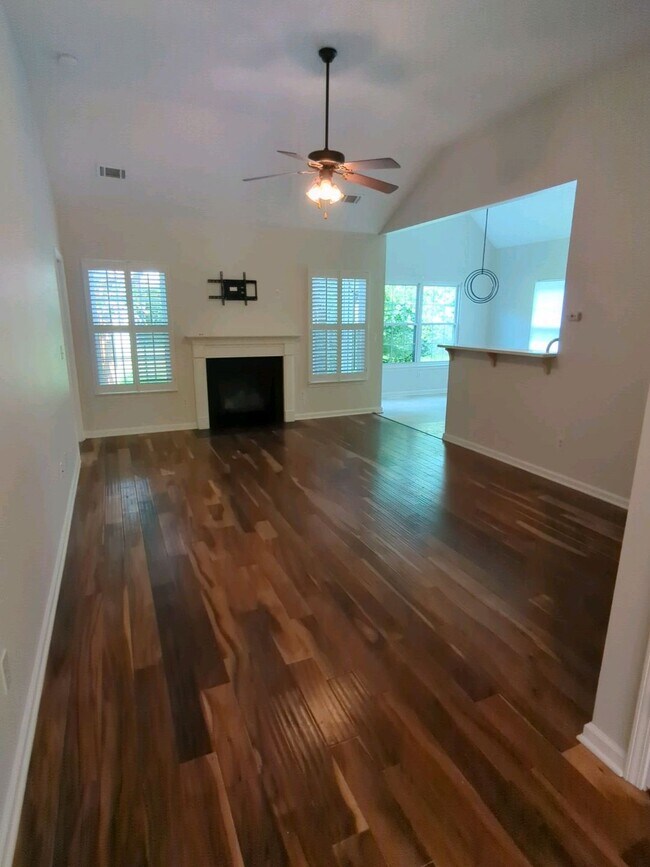 Foto del edificio - 8253 Ramstone Way
