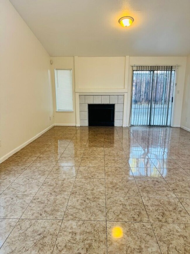 Foto del edificio - 9004 Pineridge Way