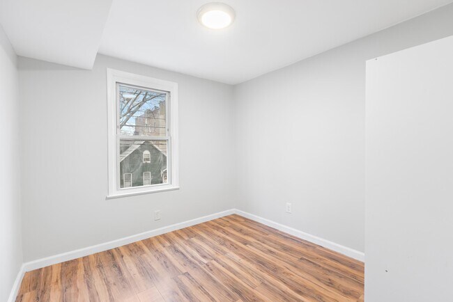 Foto del edificio - 72 McAdoo Ave