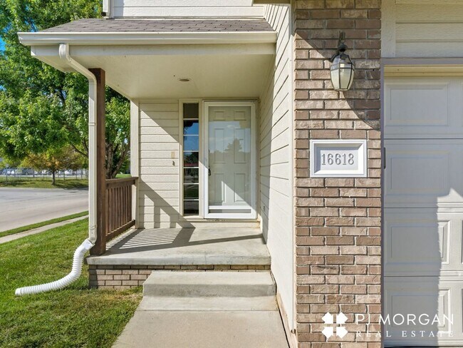 Foto del edificio - 3 Bedroom, 3 Bathroom - Available Immediately