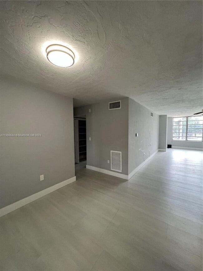 Building Photo - 1475 NE 125th Terrace