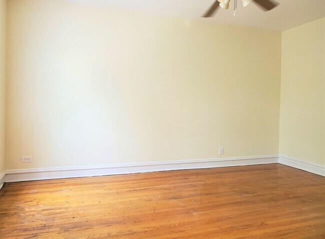 Photo - 1066 W Cornelia Ave Apartment