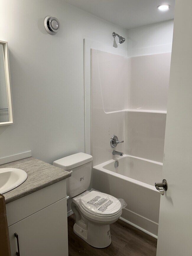 Building Photo - 11813-11847 47 St NW