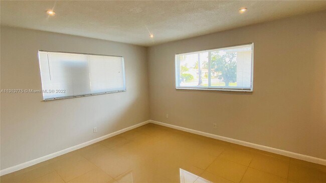 Foto del edificio - 808 NE 2nd St