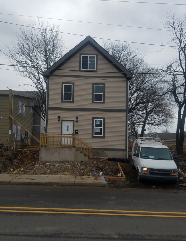 Primary Photo - 629 E 25th St