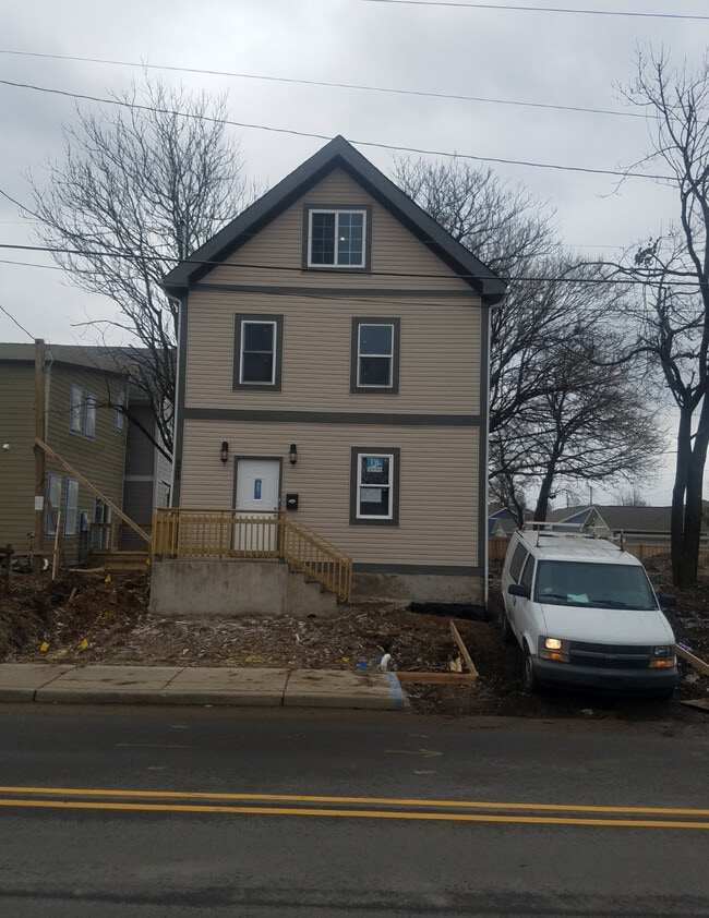 Photo - 629 E 25th St House