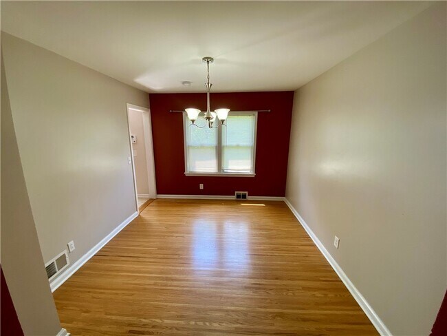 Building Photo - 35 Westmoreland Dr