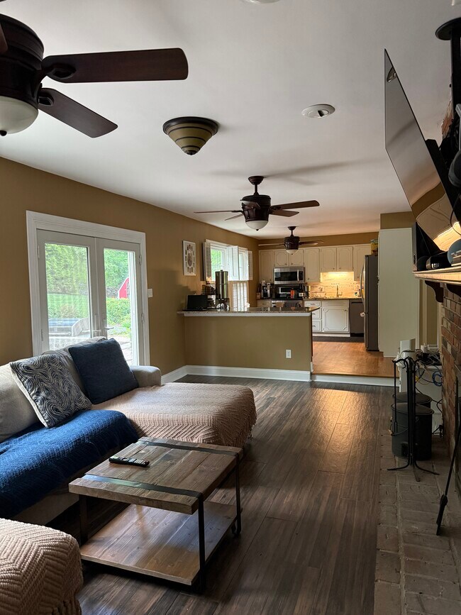 Cocina/Sala de estar - 7413 Skyline Dr