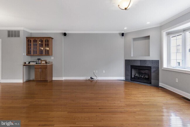 Foto del edificio - 120 Dickinson St