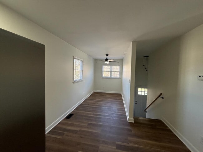 Building Photo - 415 Doak St