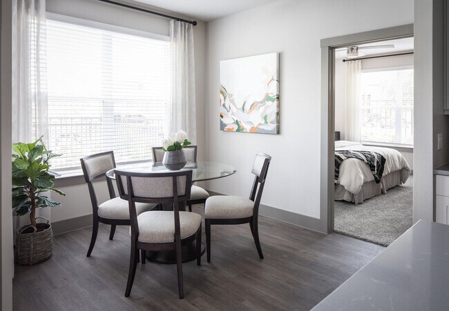 Foto del edificio - $0 Fees & 1 Month Free—Lock in Your 2/2 Today!